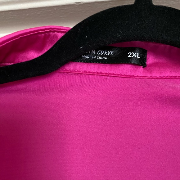 SHEIN CURVY -SILK TOP - Picture 2 of 4